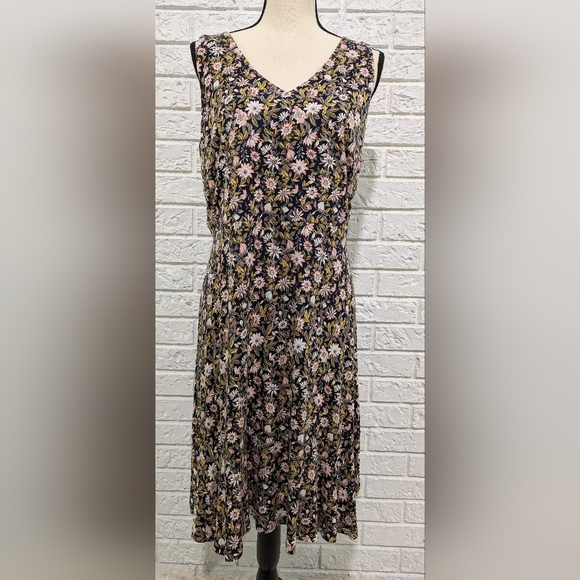 LOFT Dresses & Skirts - Loft Floral Sleeveless V-neck Flounce Flair Spring Summer Dress Size Soft knit